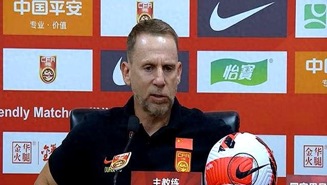 球队教练突然宣布辞职引发团队动荡 球队教练突然宣布辞职引发团队动荡