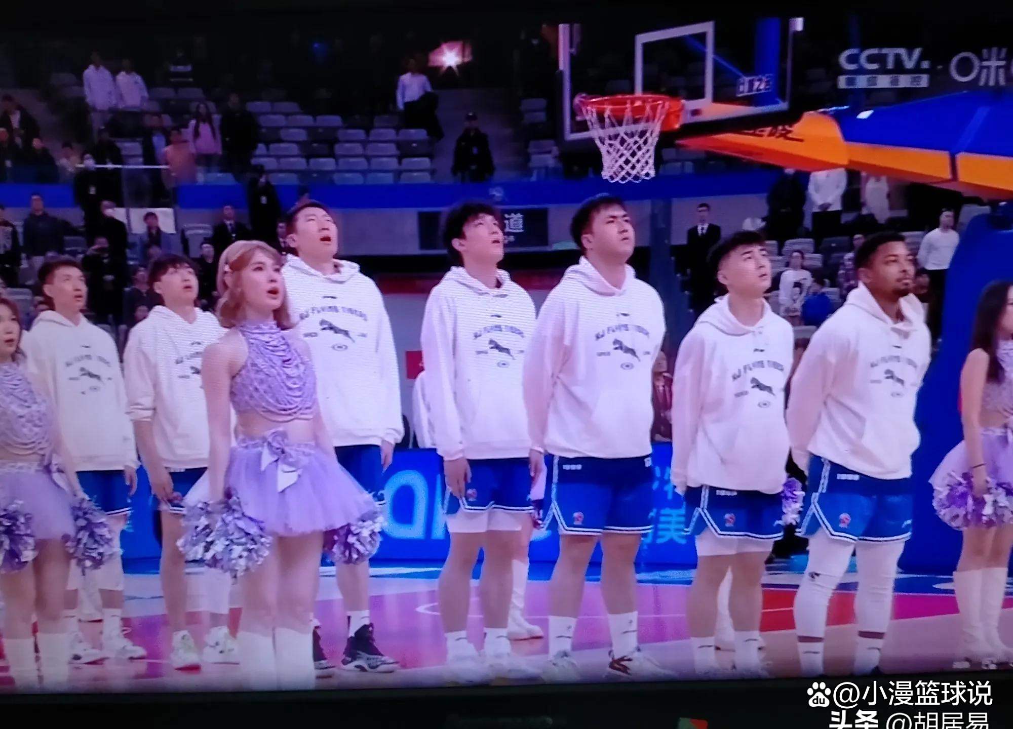 包含福建队在主场迎战新疆男篮，备受球迷期待的词条