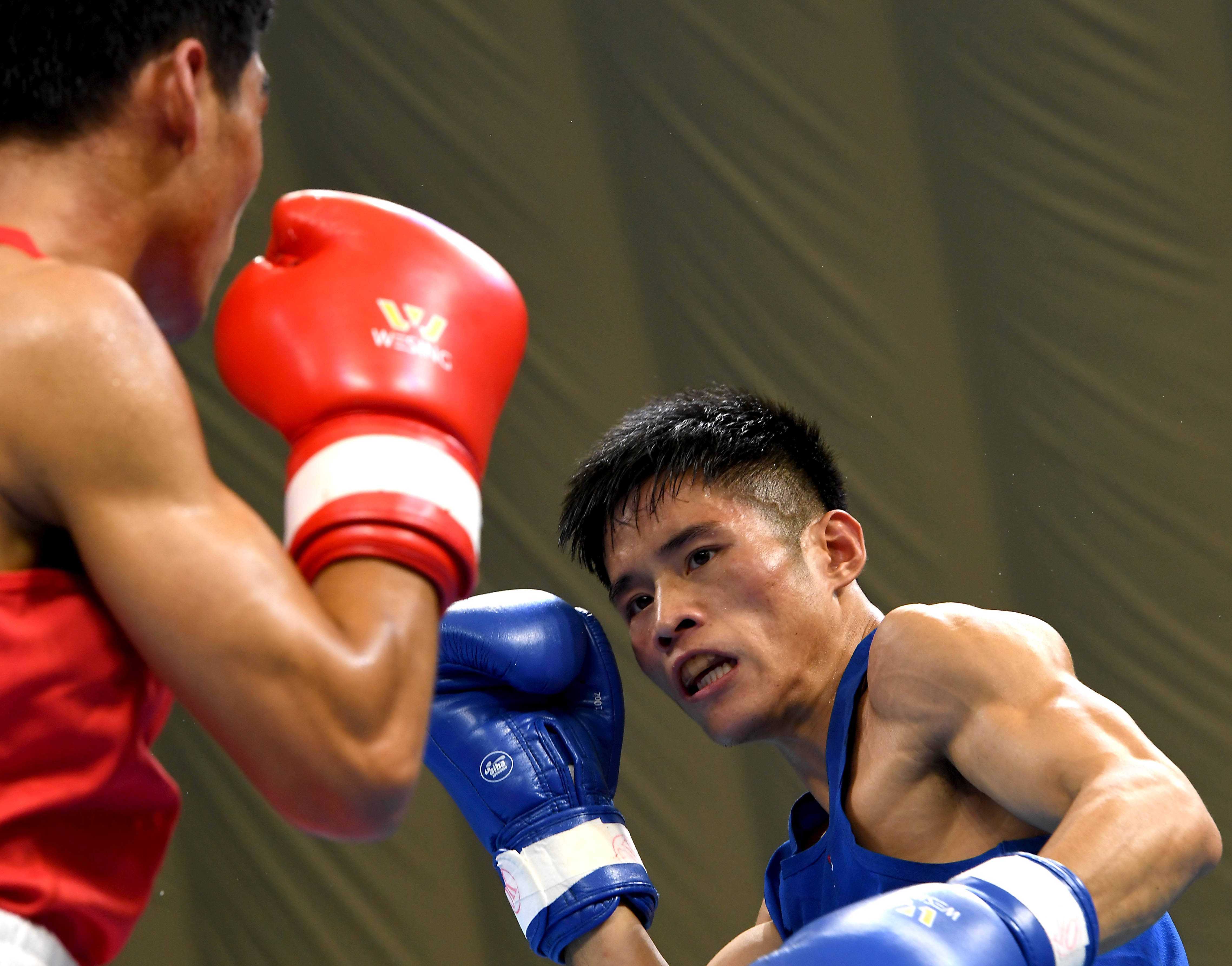 包含男子拳击比赛举世瞩目，中国选手技高一筹的词条