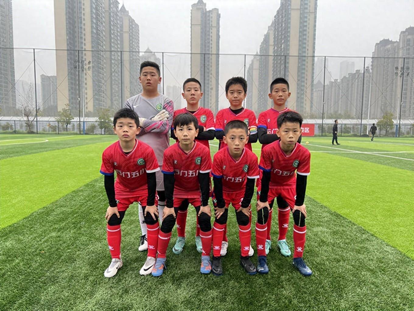 包含足球强队齐聚一堂,搏击比赛中显雄姿英发的词条 包含足球强队齐聚一堂,搏击比赛中显雄姿英发的词条