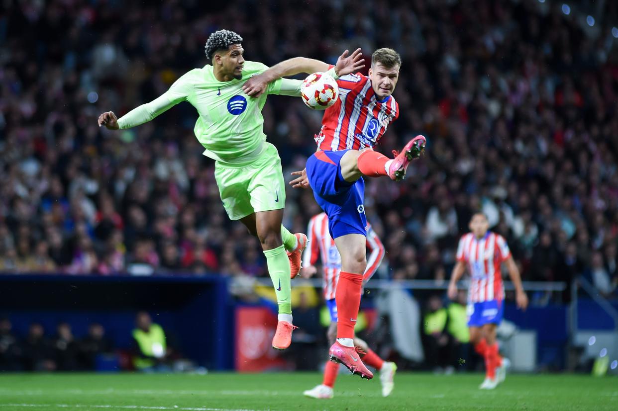 西班牙队连扳两球，晋级半决赛