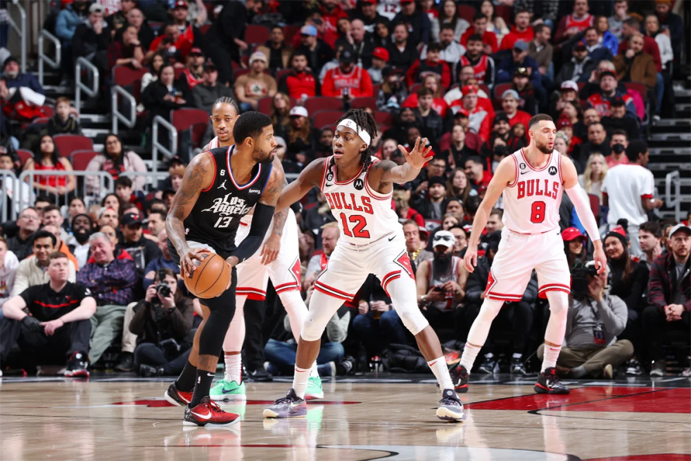 包含魔术师莱昂纳德：再战湖人队绝不畏惧的词条