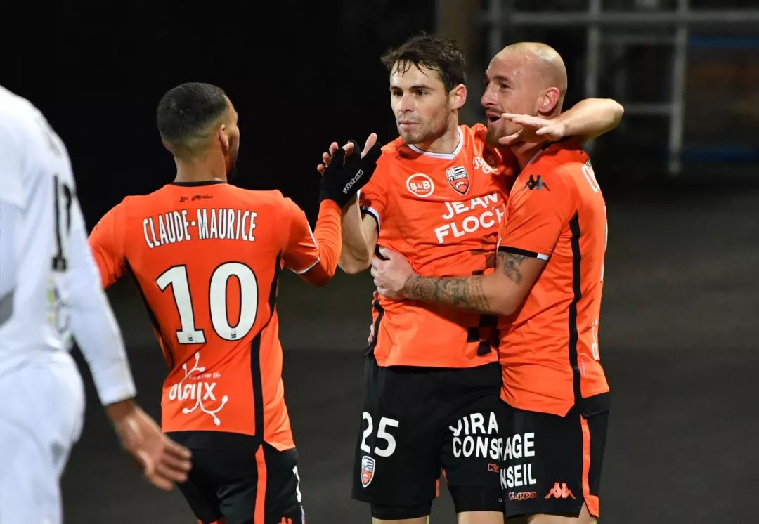 包含尼斯战平瓦朗谢纳，积分榜排名未变的词条