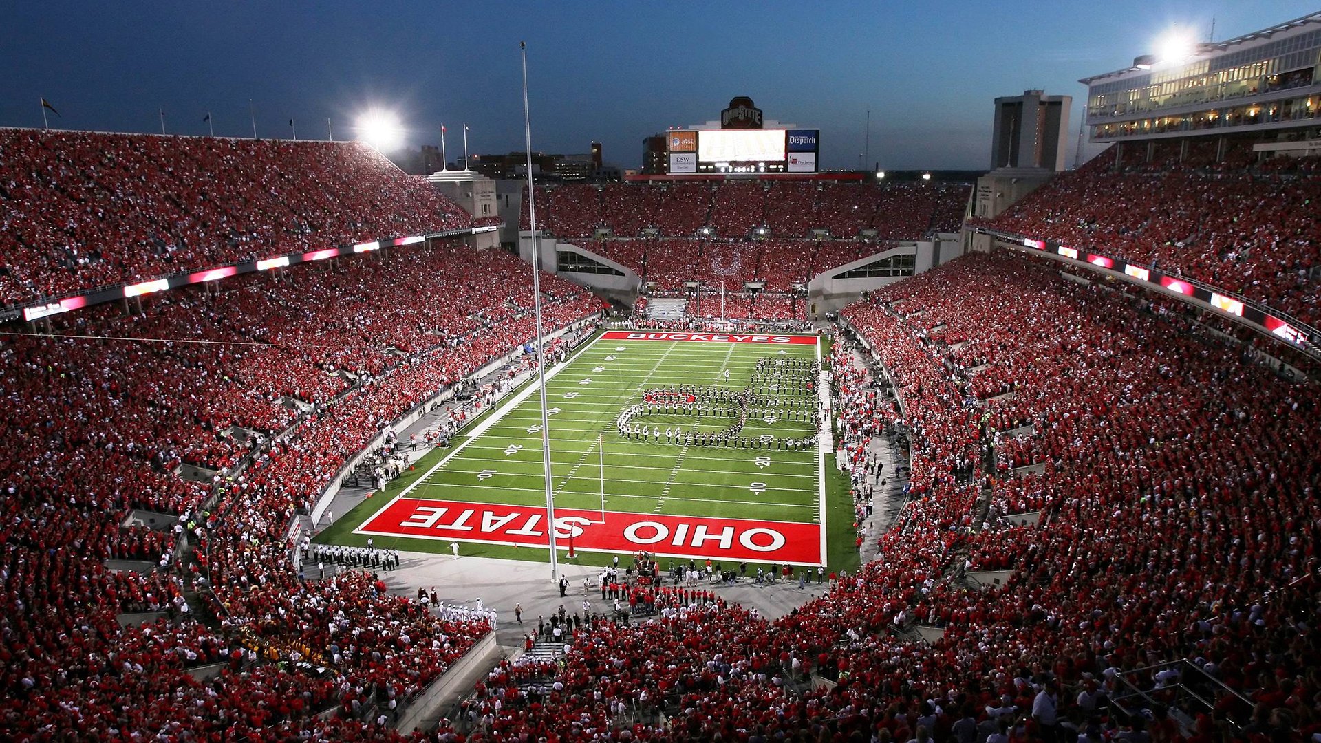 欧冠淘汰赛焦点战，勇士全面压制黄蜂