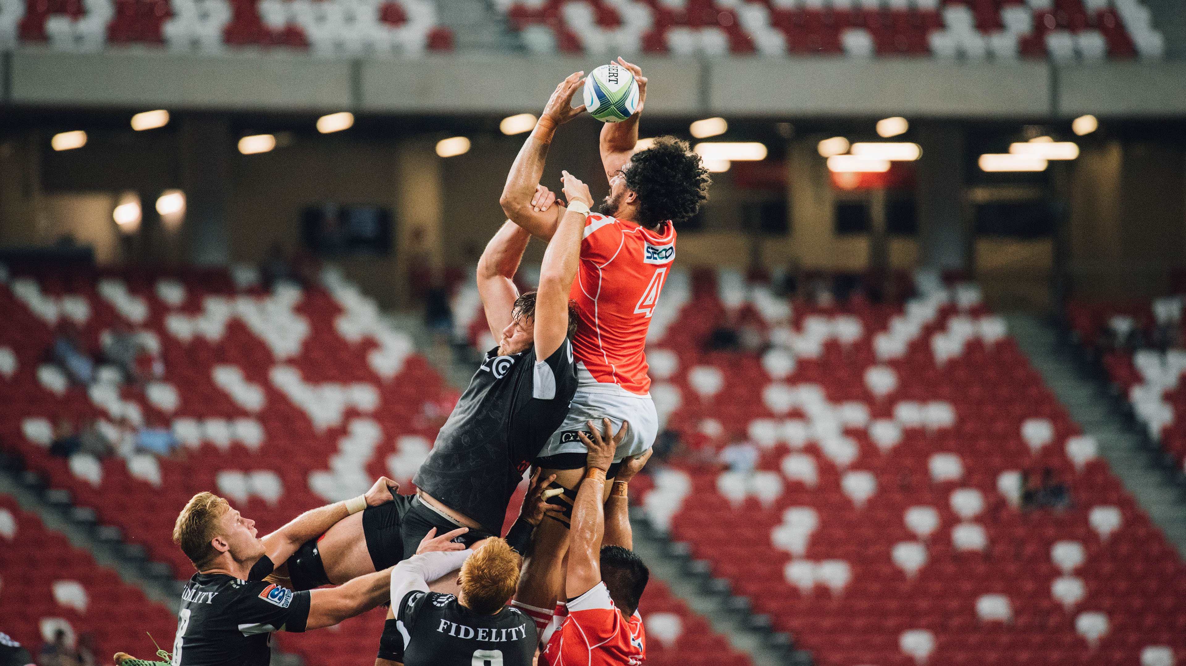 银箭惊雷,哈斯绝杀法拉利之夜,汉密尔顿跨时代超越惊艳四座