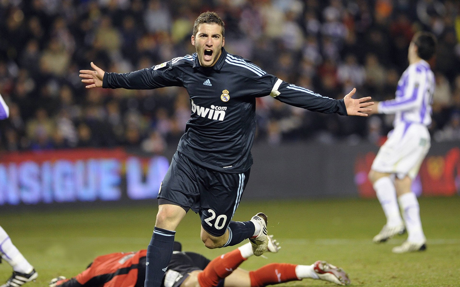 当绝杀跨越赛场，英格兰的绿茵奇迹与张继科的乒乓火焰